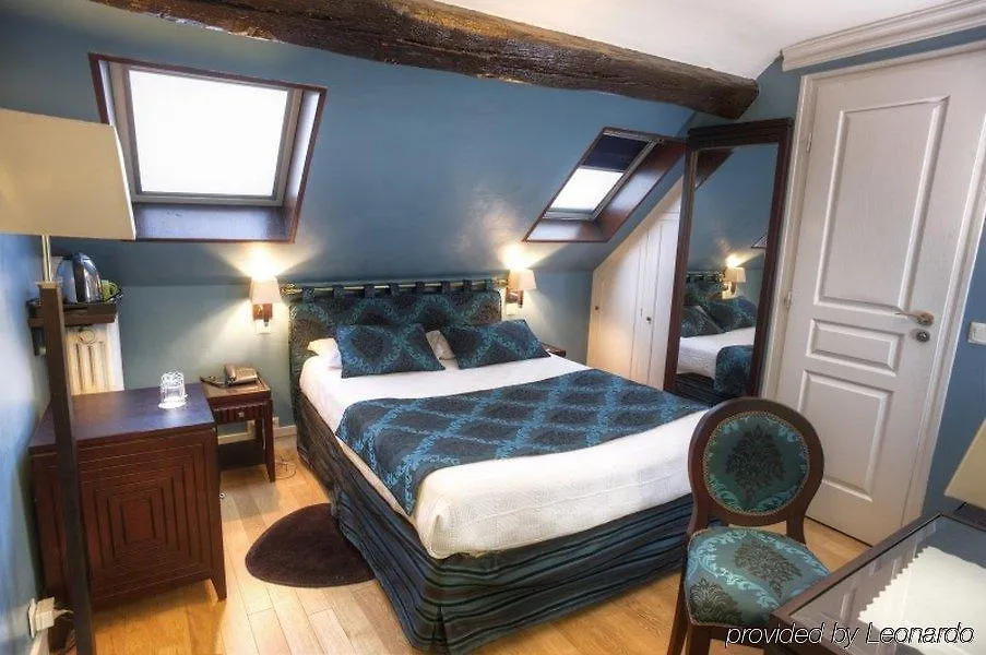 ***  Art Hotel Paris Fransa