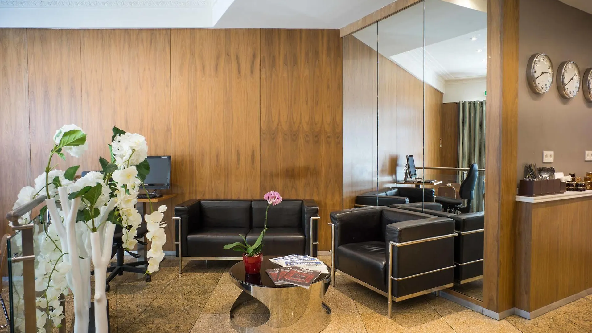 ***  Art Hotel Paris Fransa